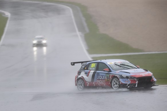 Thierry Neuville TCR Thierry Neuville TCR