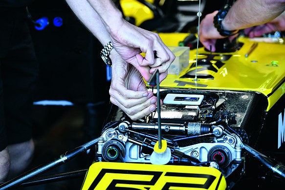 Renault F1 suspension geometry Renault F1 suspension geometry