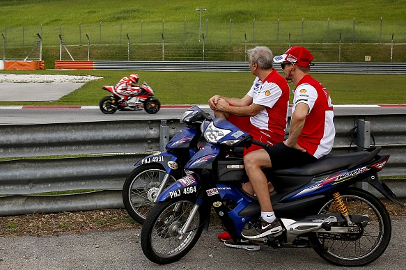 Casey Stoner watches MotoGP testing Casey Stoner watches MotoGP testing